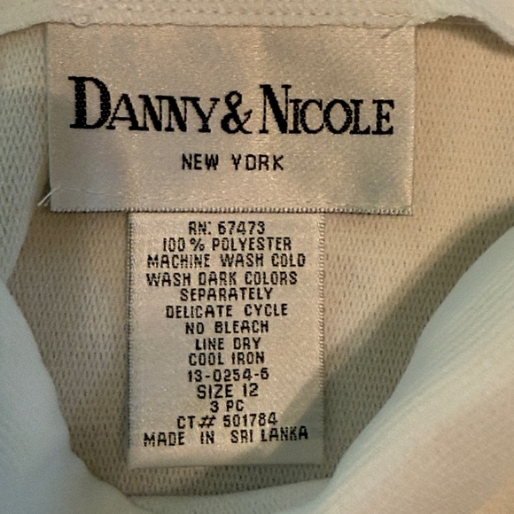 DANNY & NICOLE White Cami Top - Picture 4 of 4